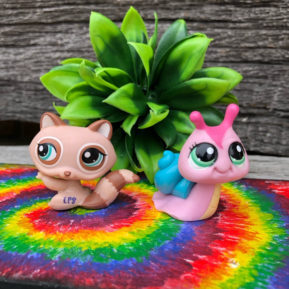 LPS pink Snail Cute Raccoon Littlest Pet Shop tiny collectible toy figure Y2K🐌